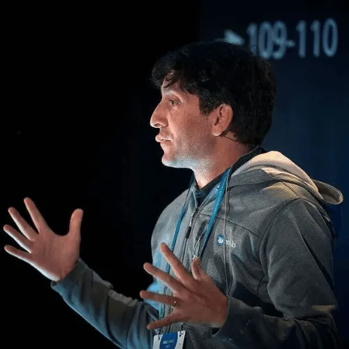 Jona Apelbaum Wiz Tekpon AI Summit Jona Apelbaum Wiz Tekpon AI Summit